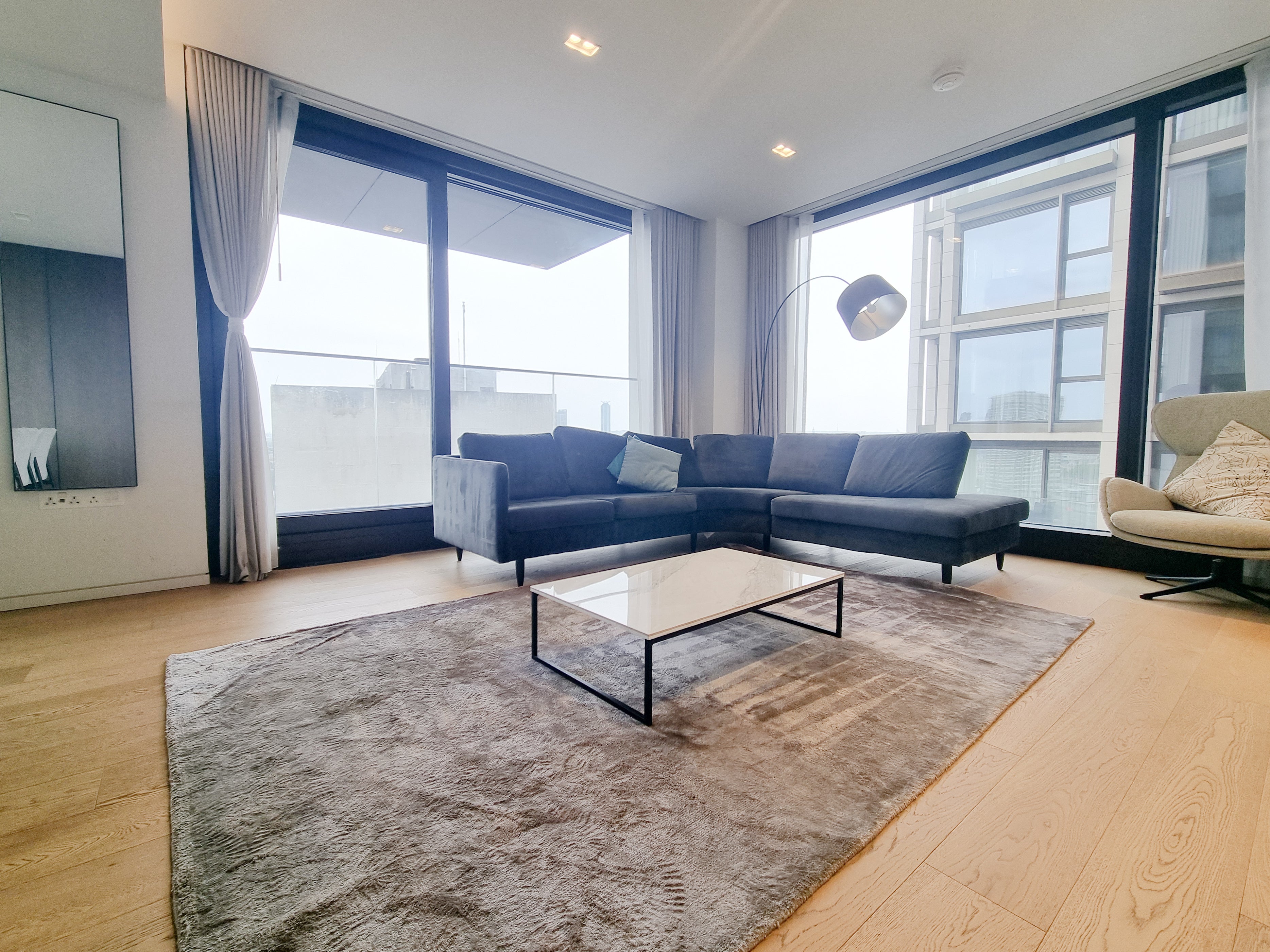 Flat Sutton Walk in Greater London