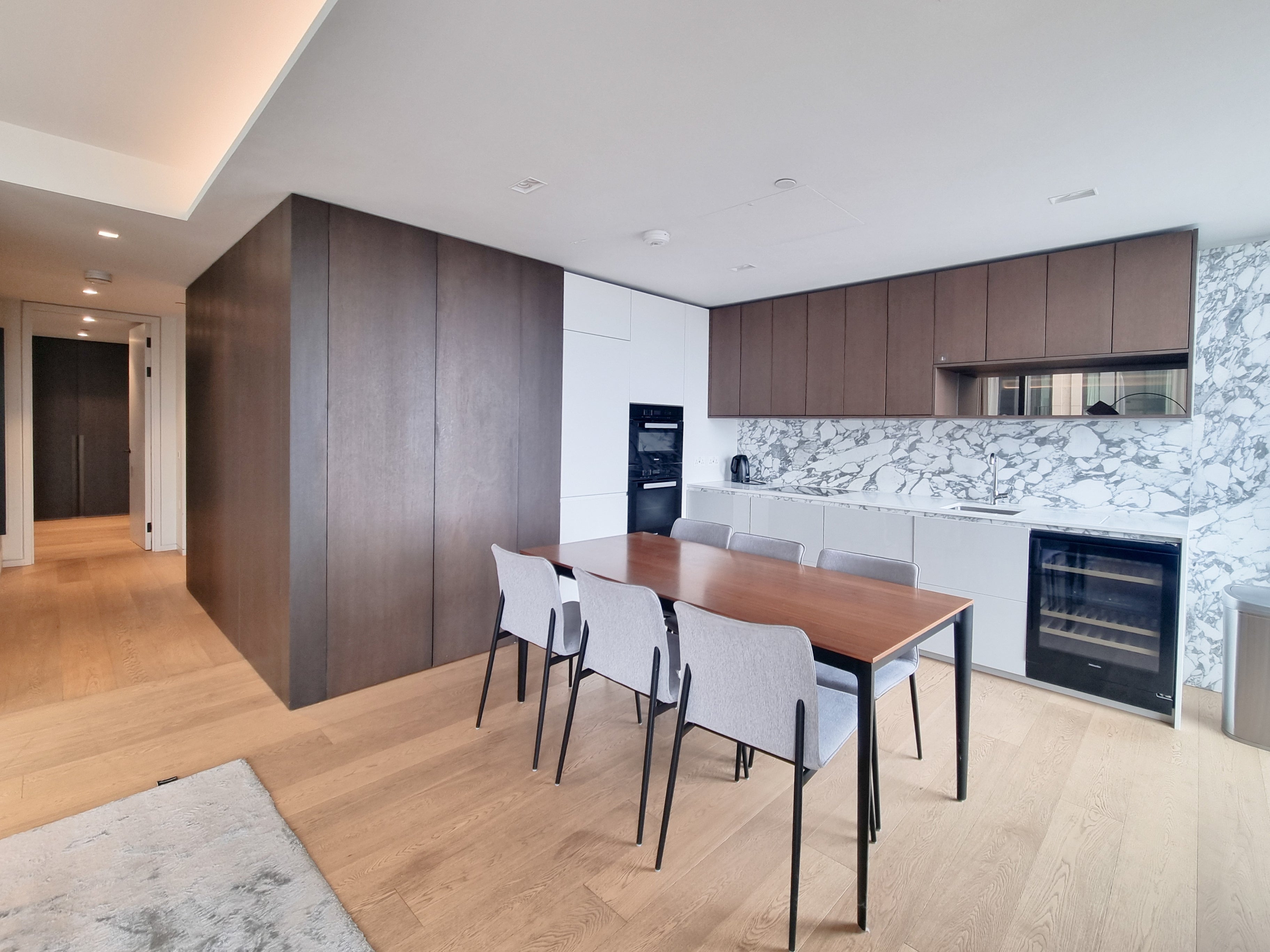 Flat Sutton Walk in Greater London