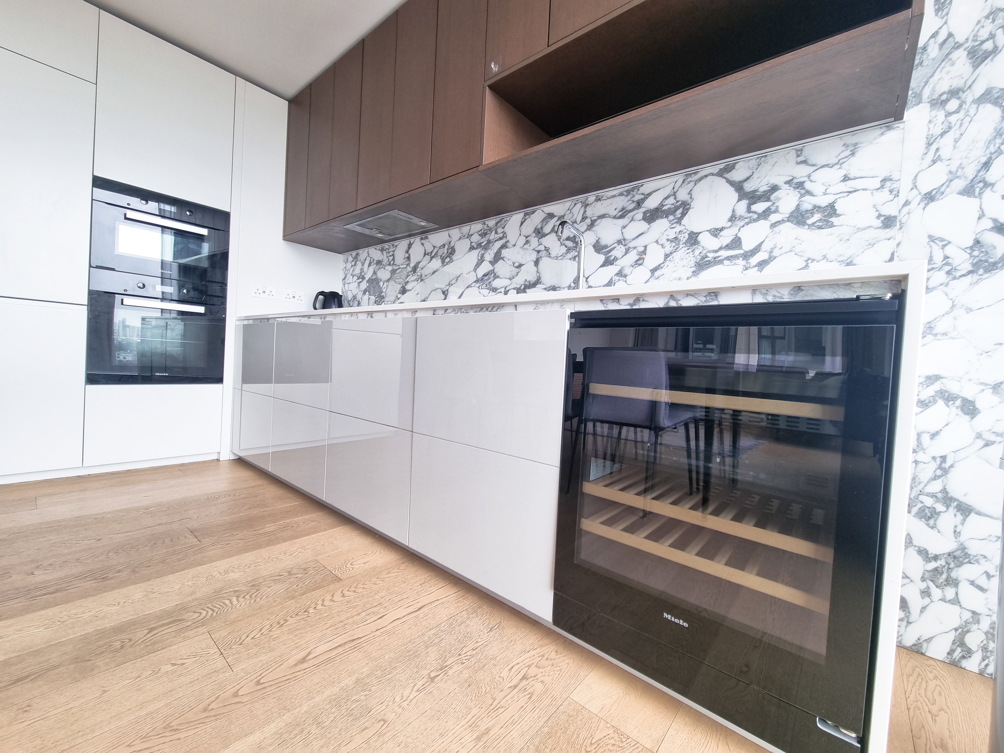 Flat Sutton Walk in Greater London