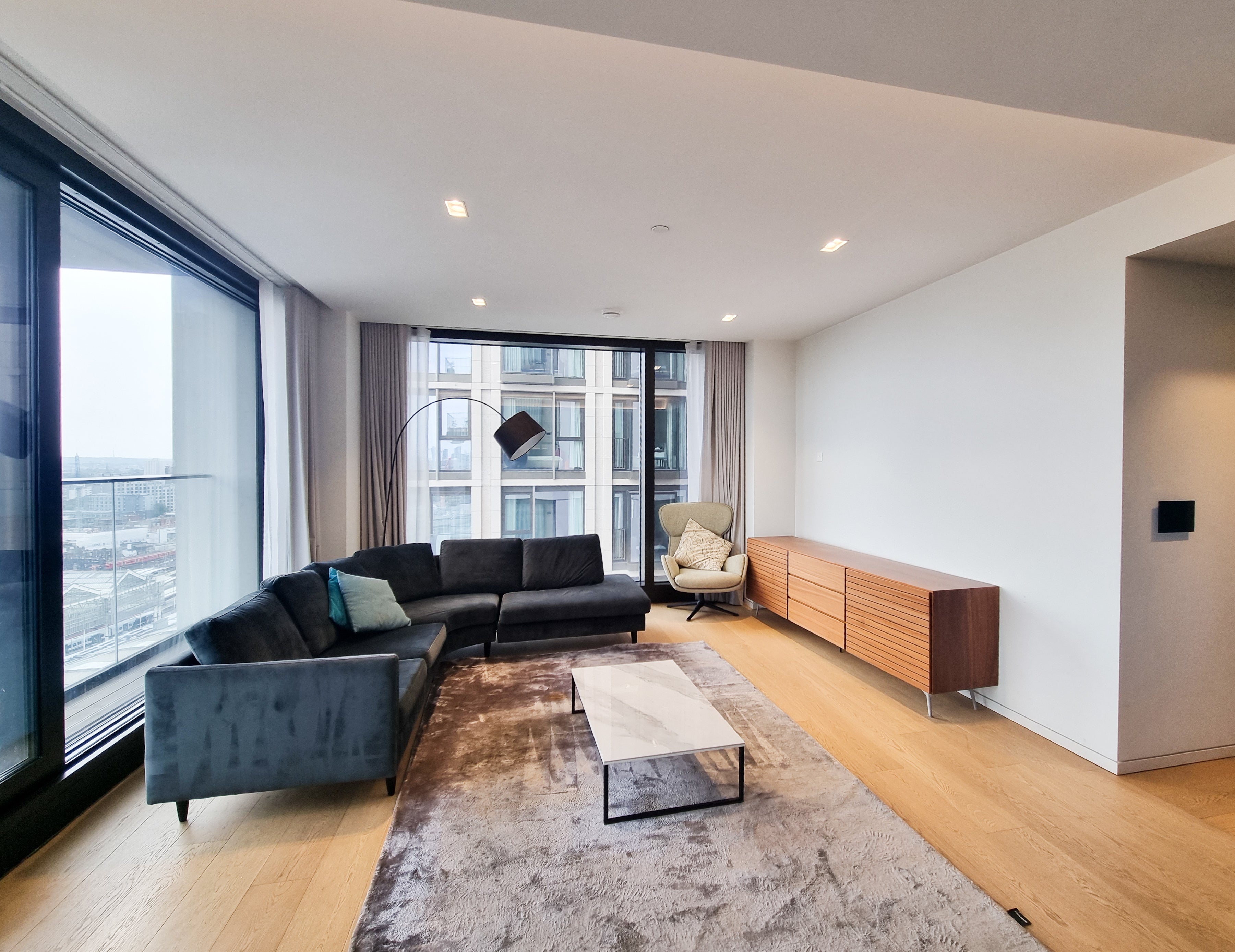 Flat Sutton Walk in Greater London