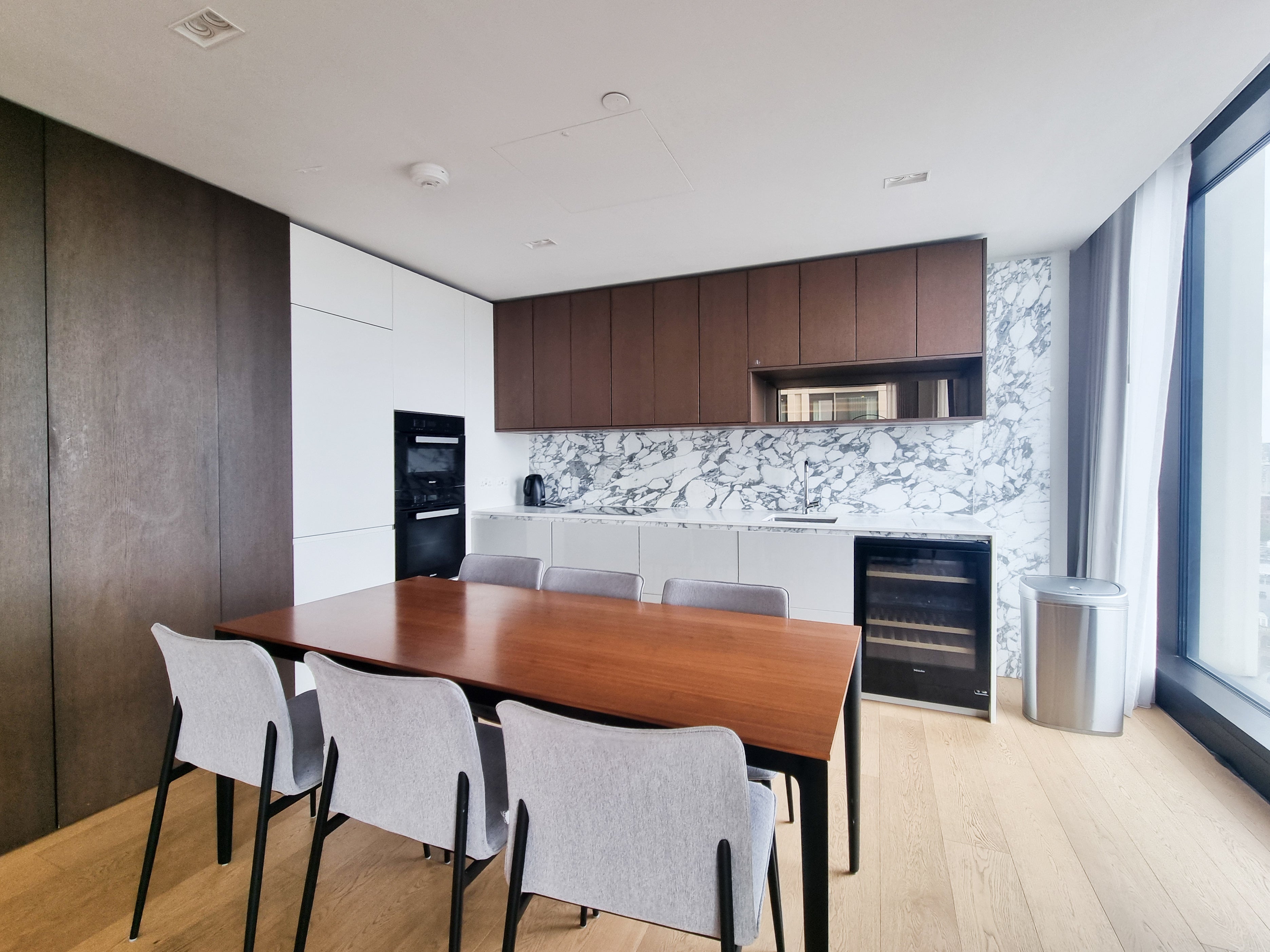 Flat Sutton Walk in Greater London