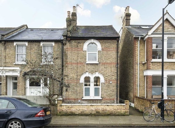 House Reynolds Road in London Borough of Southwark