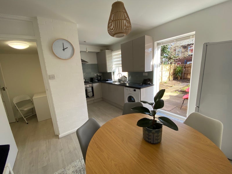 Room Woodland Road in Greater London