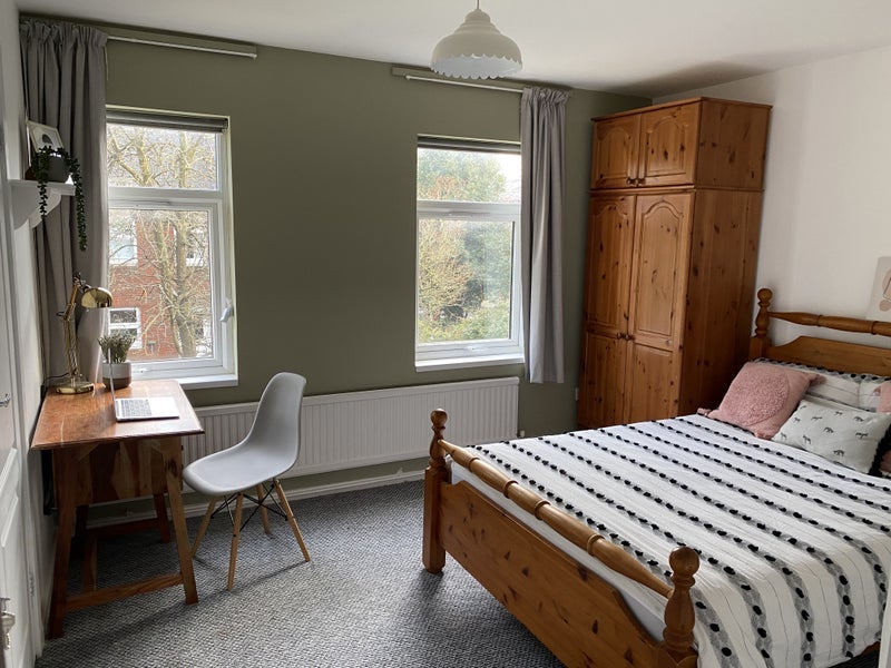 Room Woodland Road in Greater London