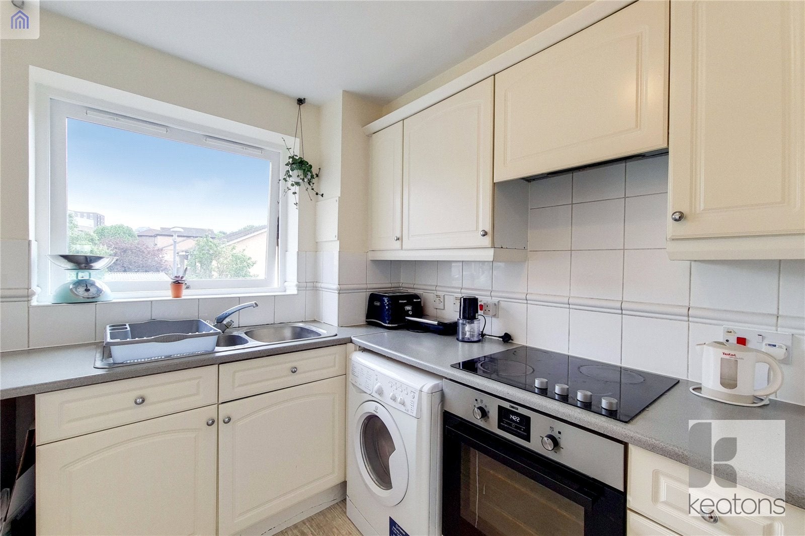 Flat Bruford Court in London