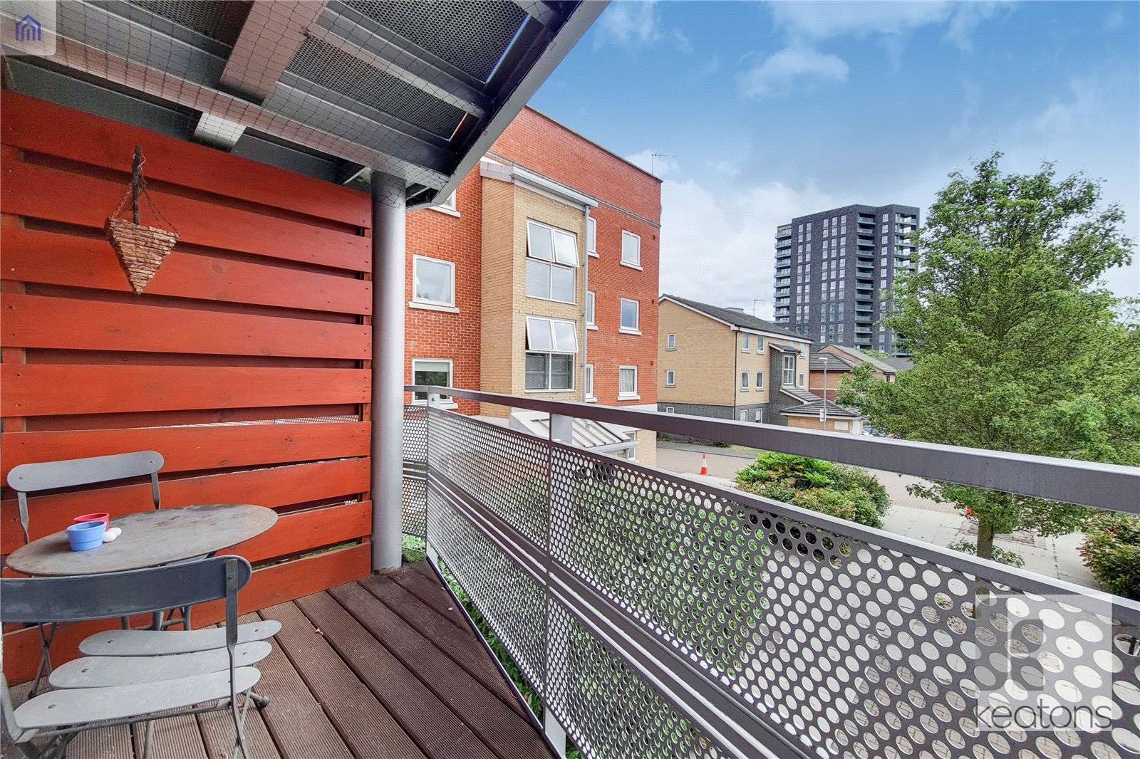 Flat Bruford Court in London
