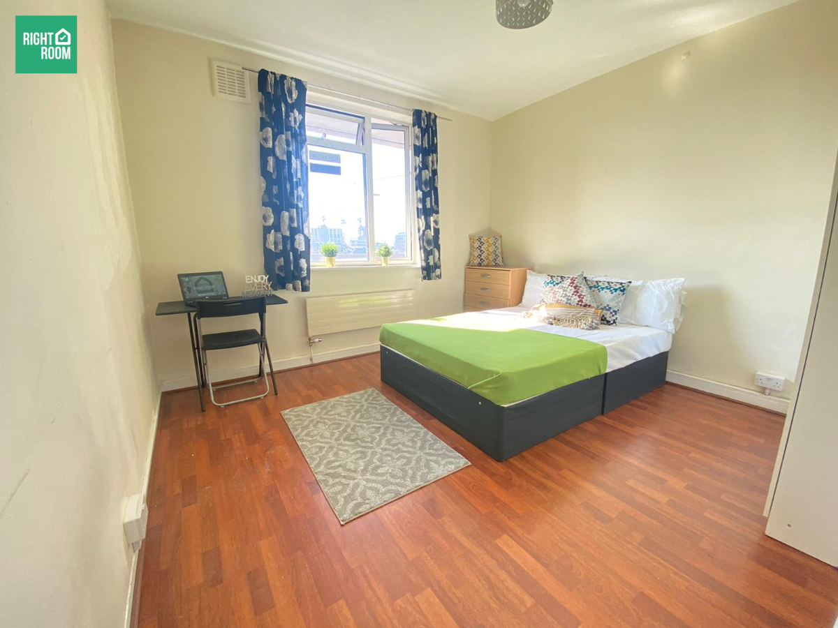Flat Priory Green in Greater London