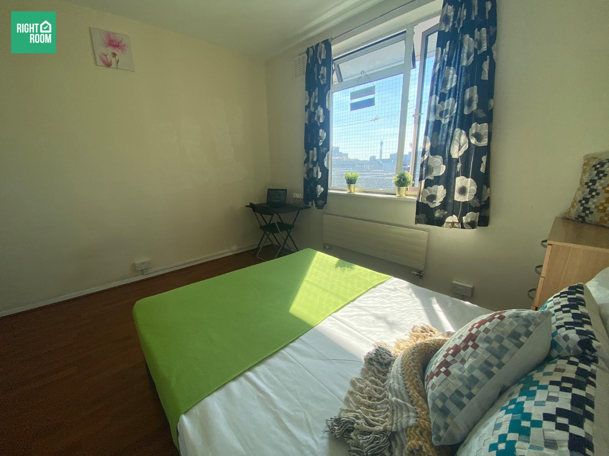 Flat Priory Green in Greater London