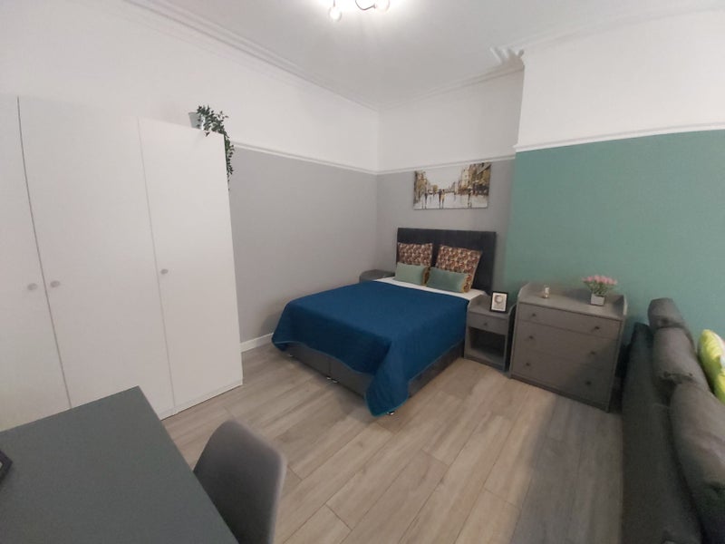 Room Beech House Road in Greater London