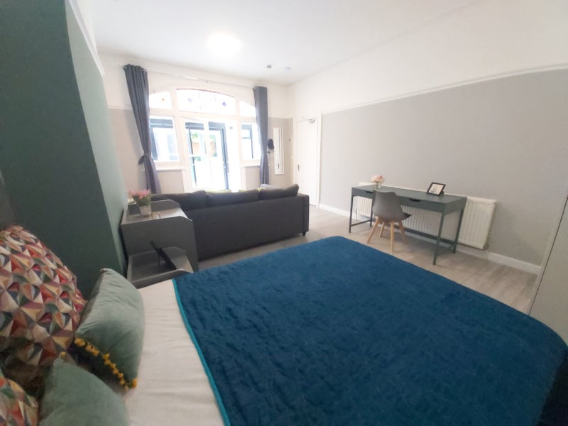 Room Beech House Road in Greater London