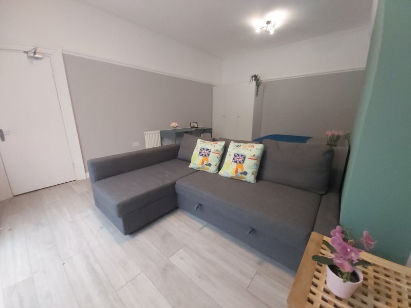 Room Beech House Road in Greater London