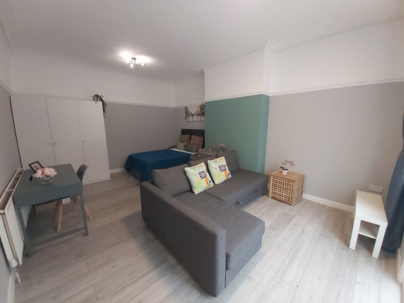 Room Beech House Road in Greater London