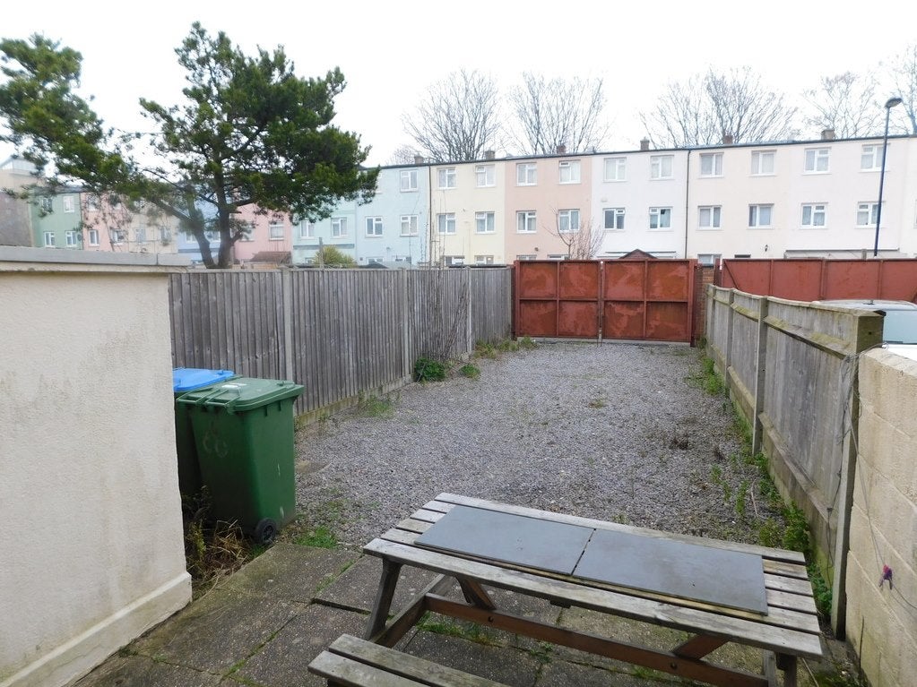 Room Pound Tree Road in Southampton