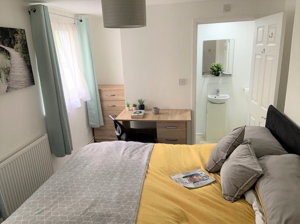 Room Pound Tree Road in Southampton
