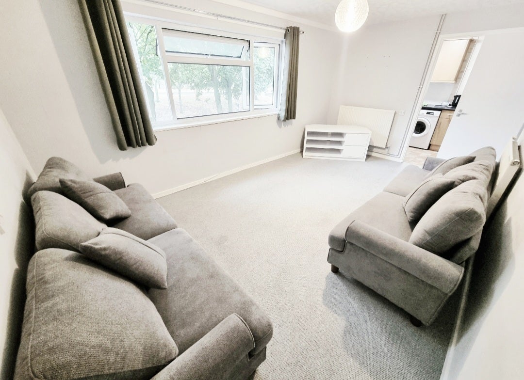 Flat Vardon Road in Stevenage