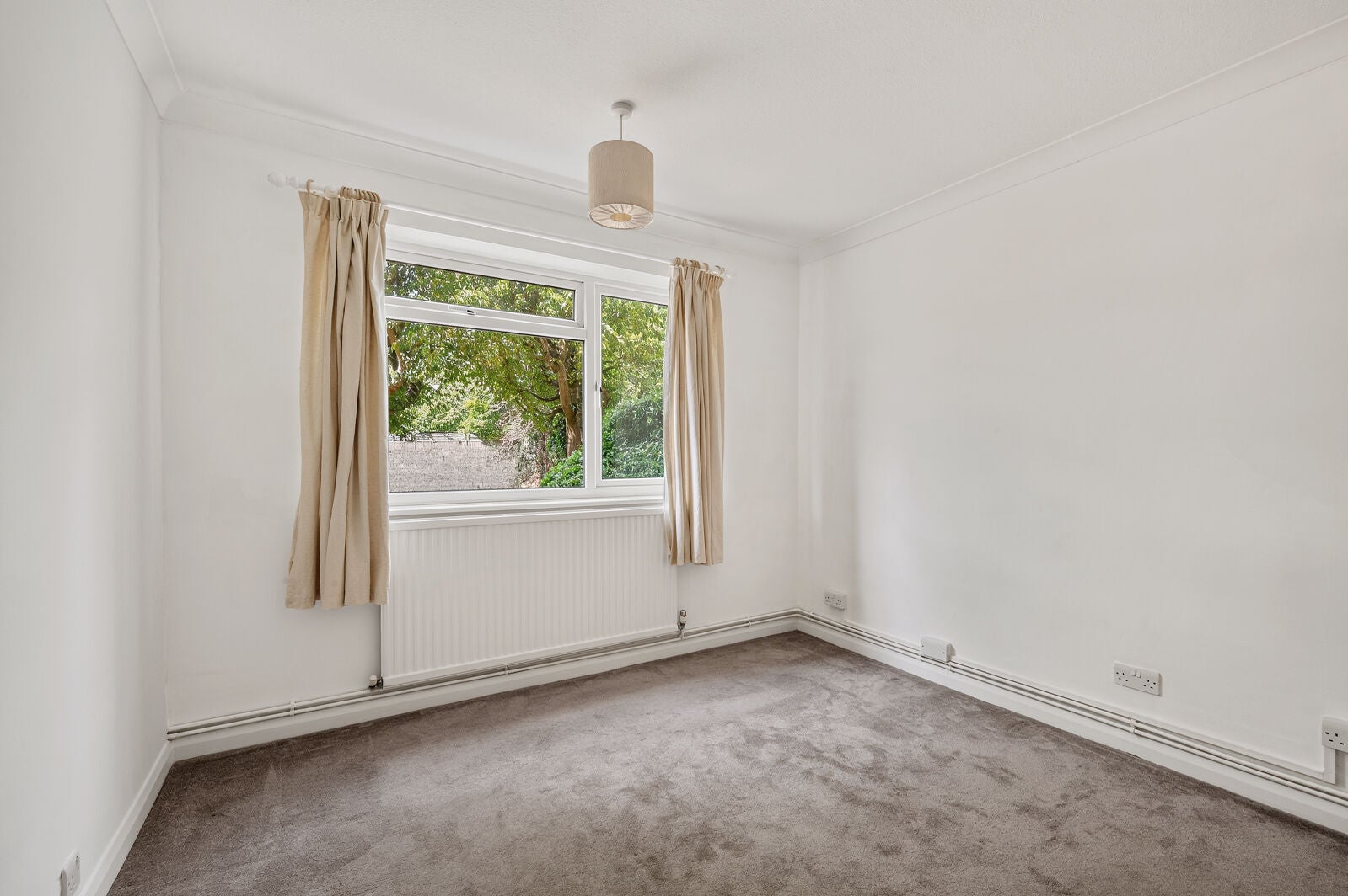 Flat Durham Road in Greater London