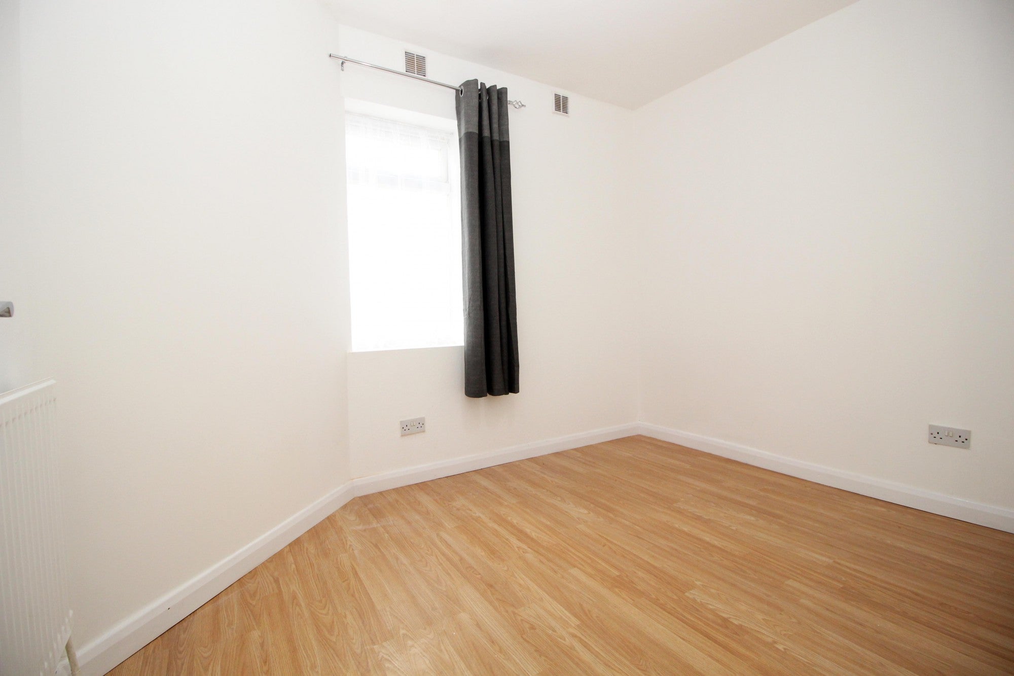 Flat Gaysham Avenue in London