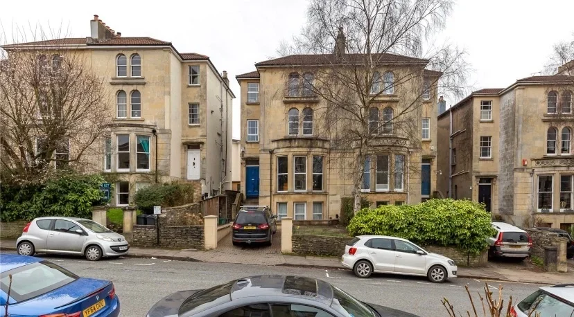 Flat Cotham Grove in Bristol