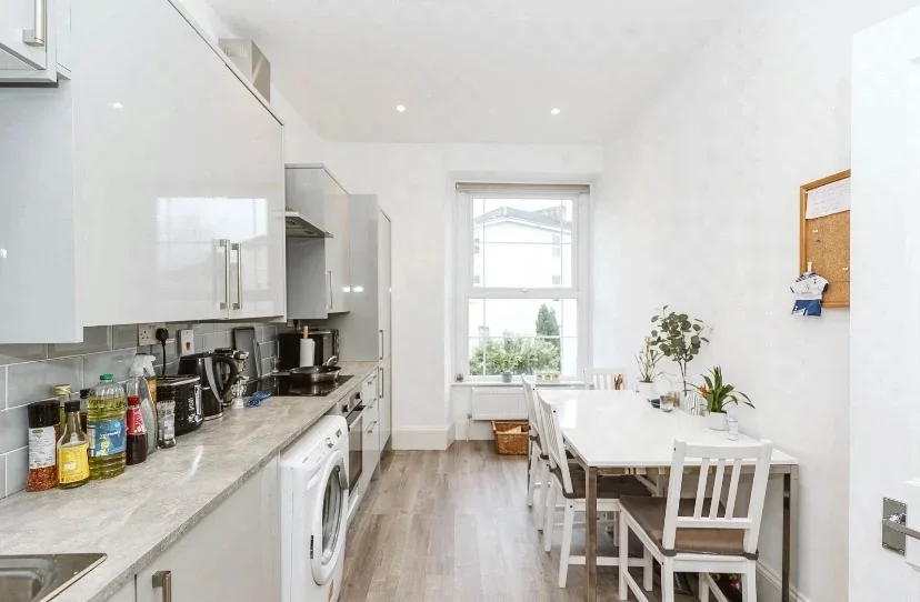Flat Cotham Grove in Bristol