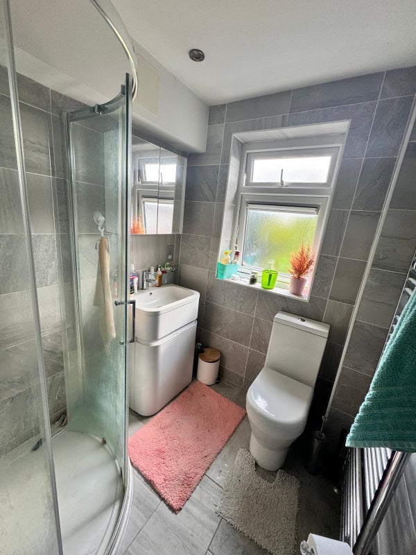 Room Sansom Road in Greater London