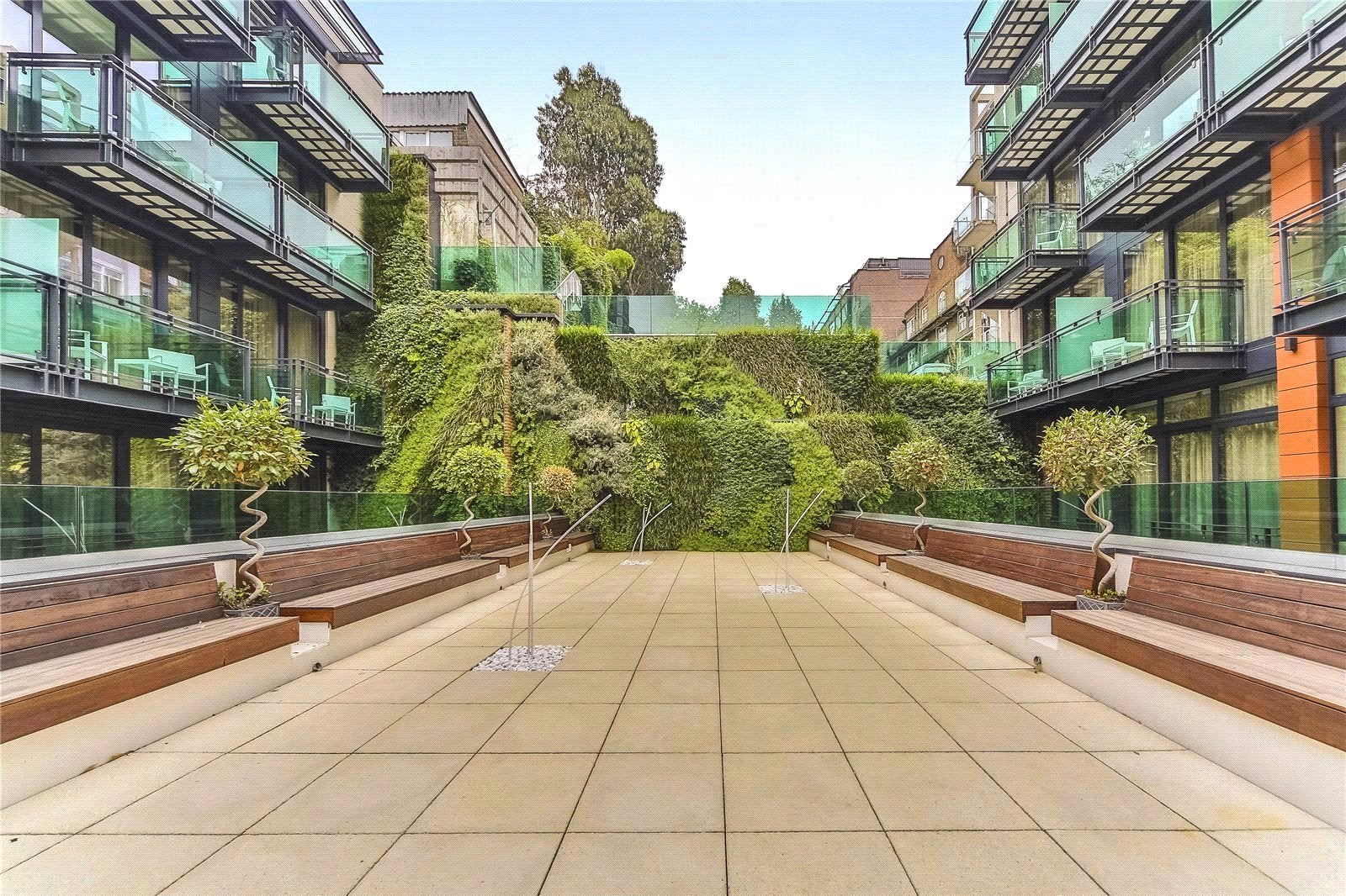 Flat Finchley Road in Greater London