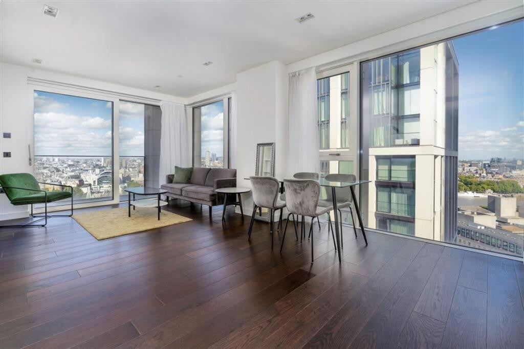 Flat Greenham Close in Greater London