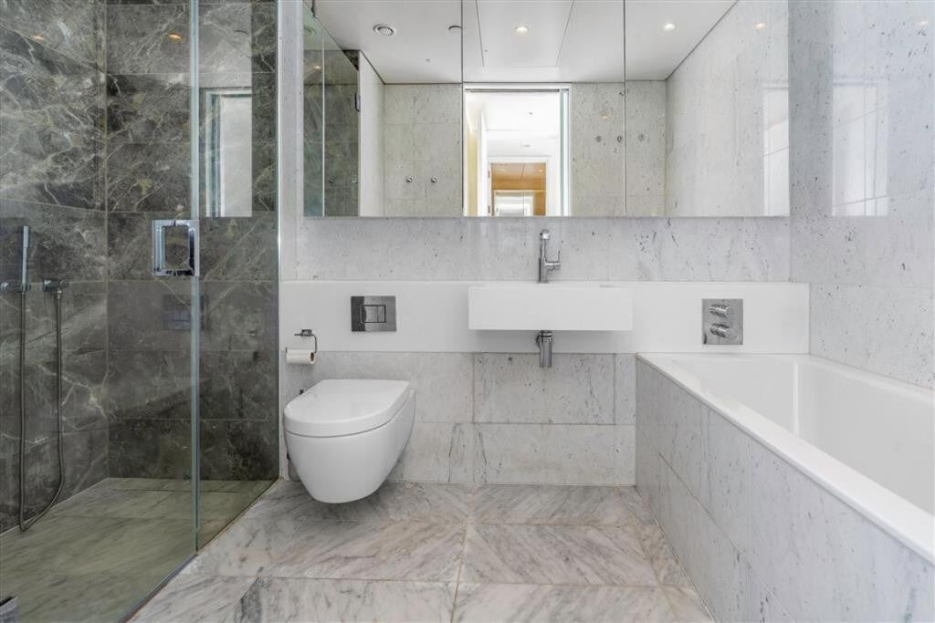 Flat Greenham Close in Greater London