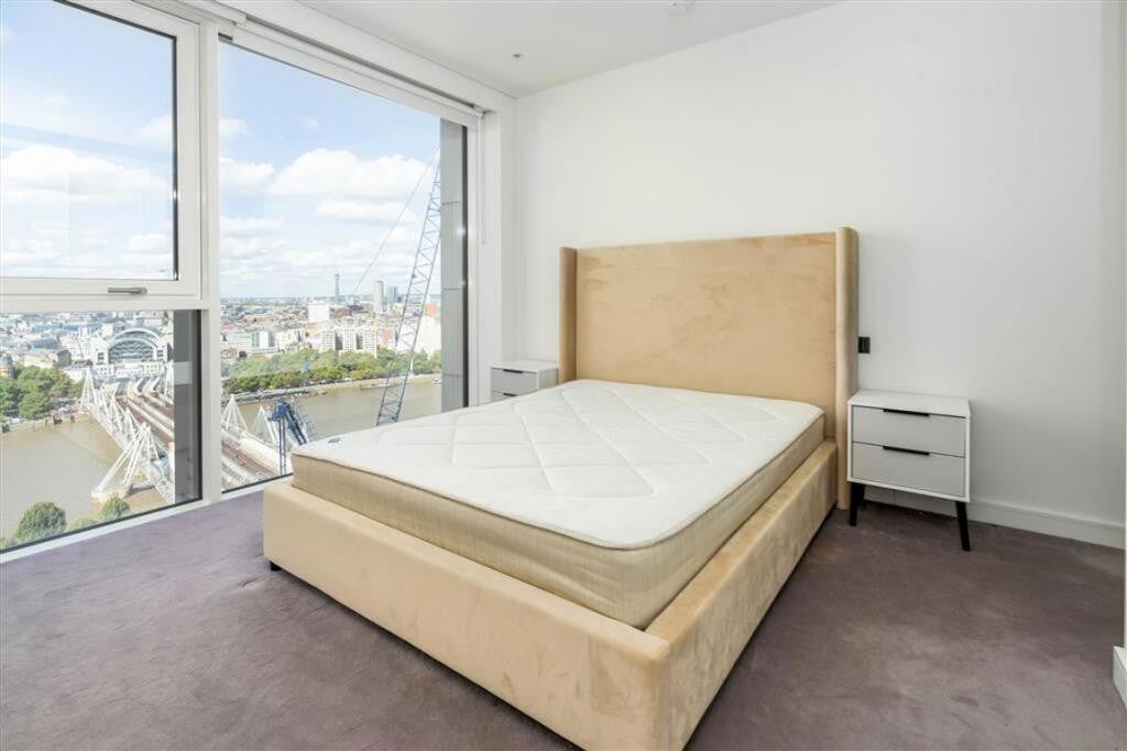 Flat Greenham Close in Greater London