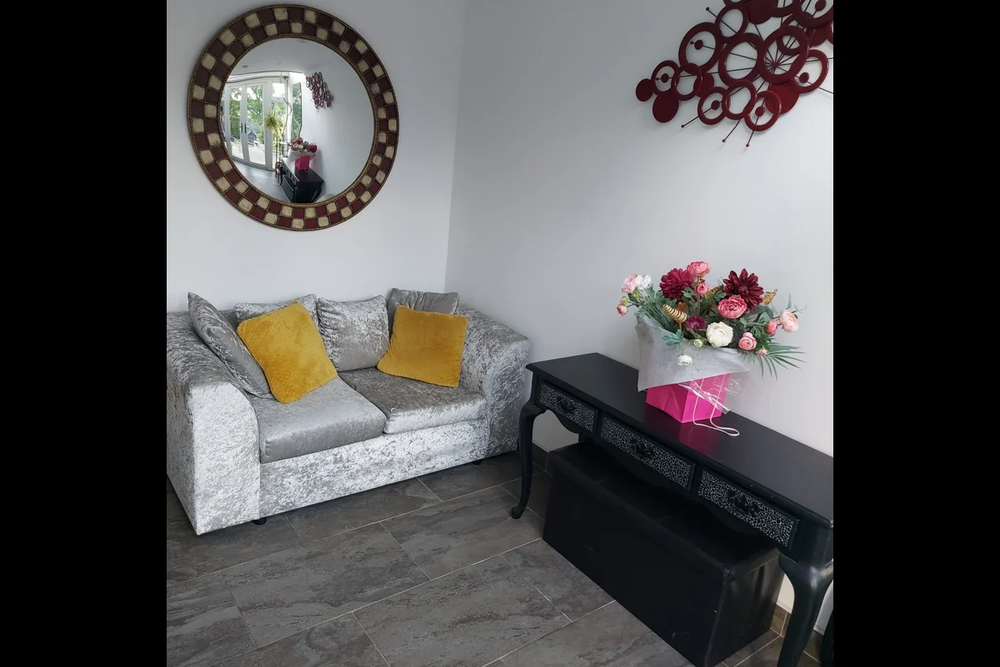 House Hartfield Crescent in Greater London