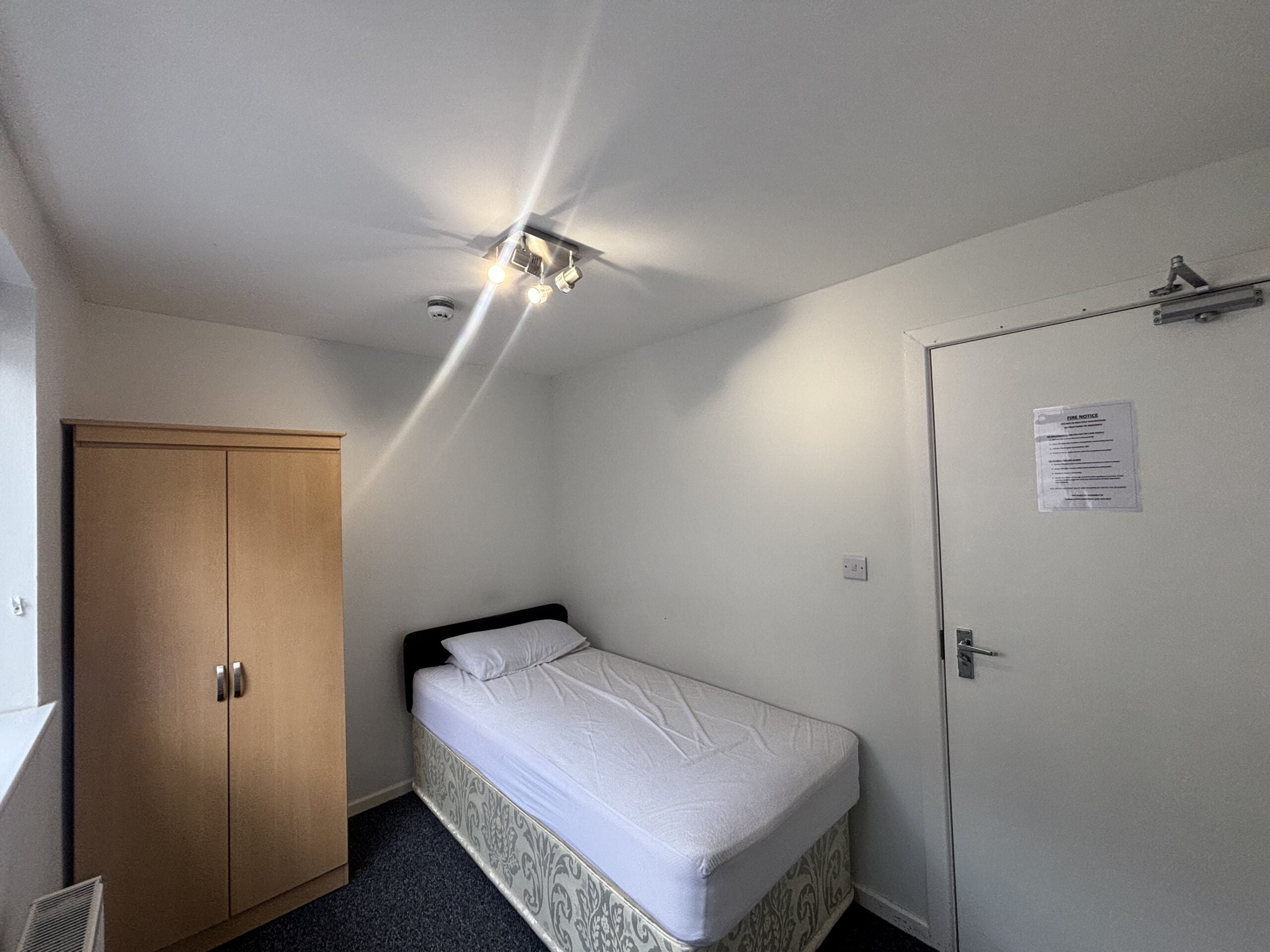 Room Duckpool Road in Newport