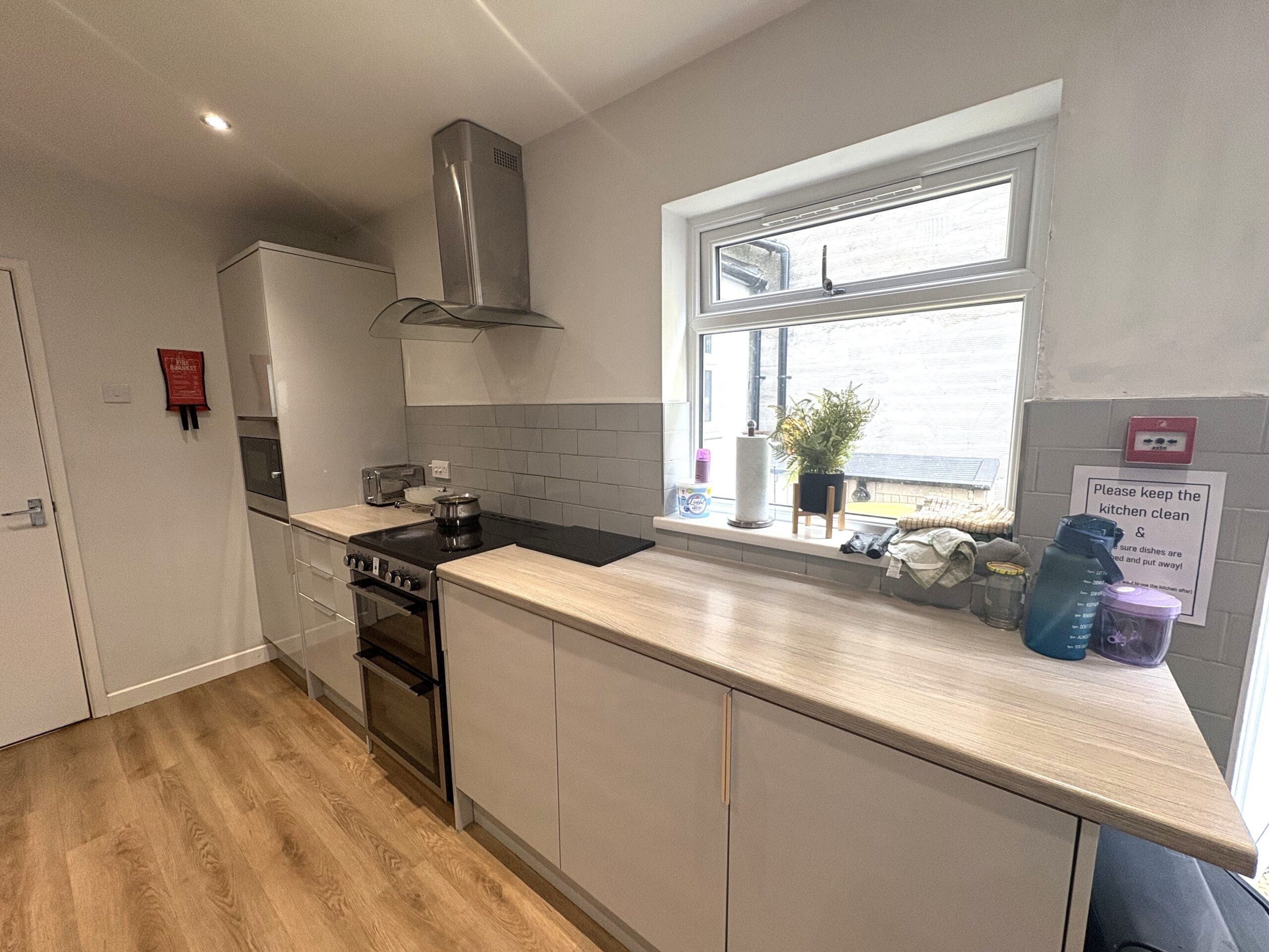 Room Duckpool Road in Newport