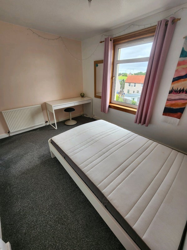 Room Boghead Crescent in Bathgate