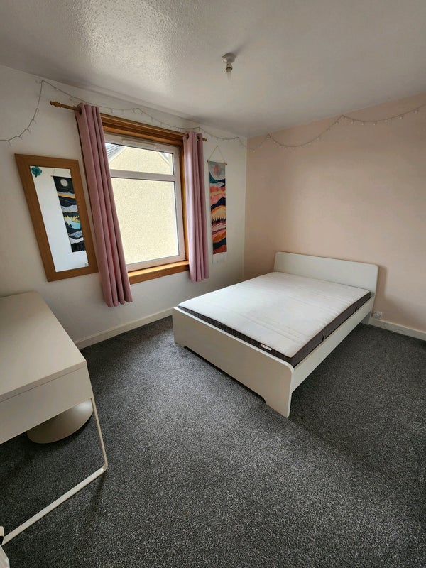 Room Boghead Crescent in Bathgate