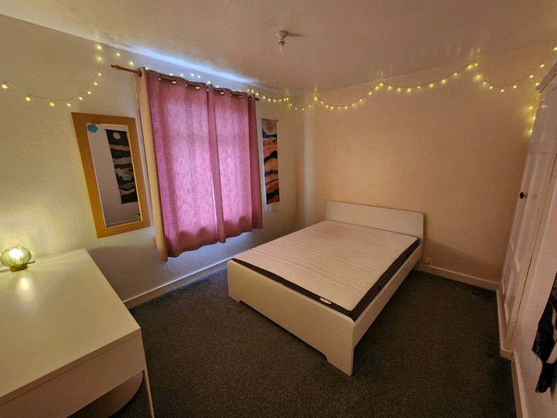 Room Boghead Crescent in Bathgate