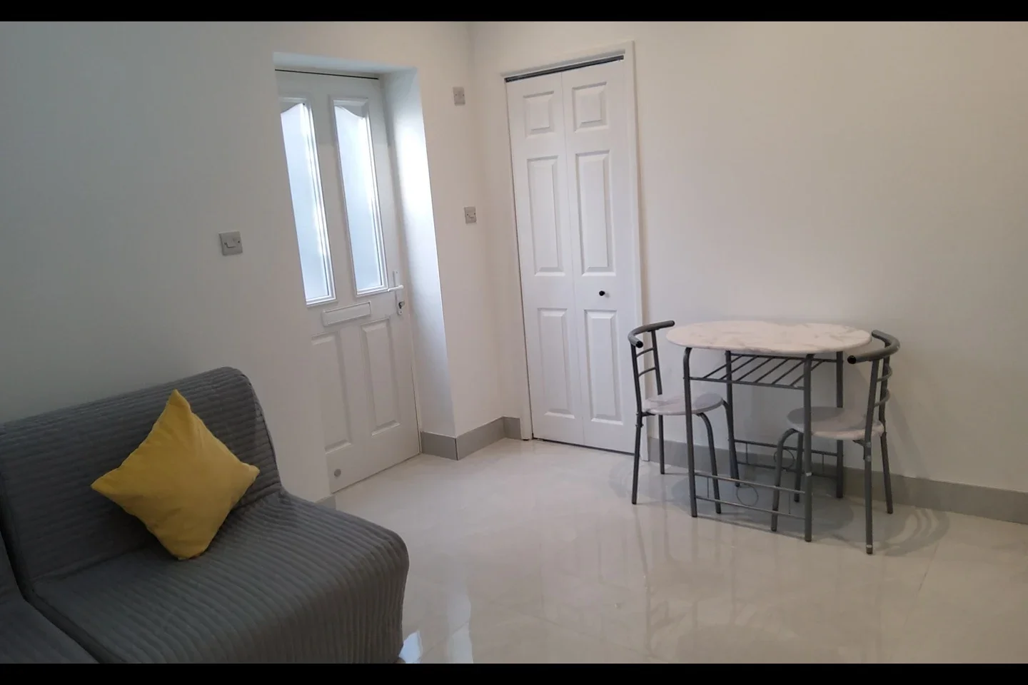 Flat Oaktree Crescent in Bristol