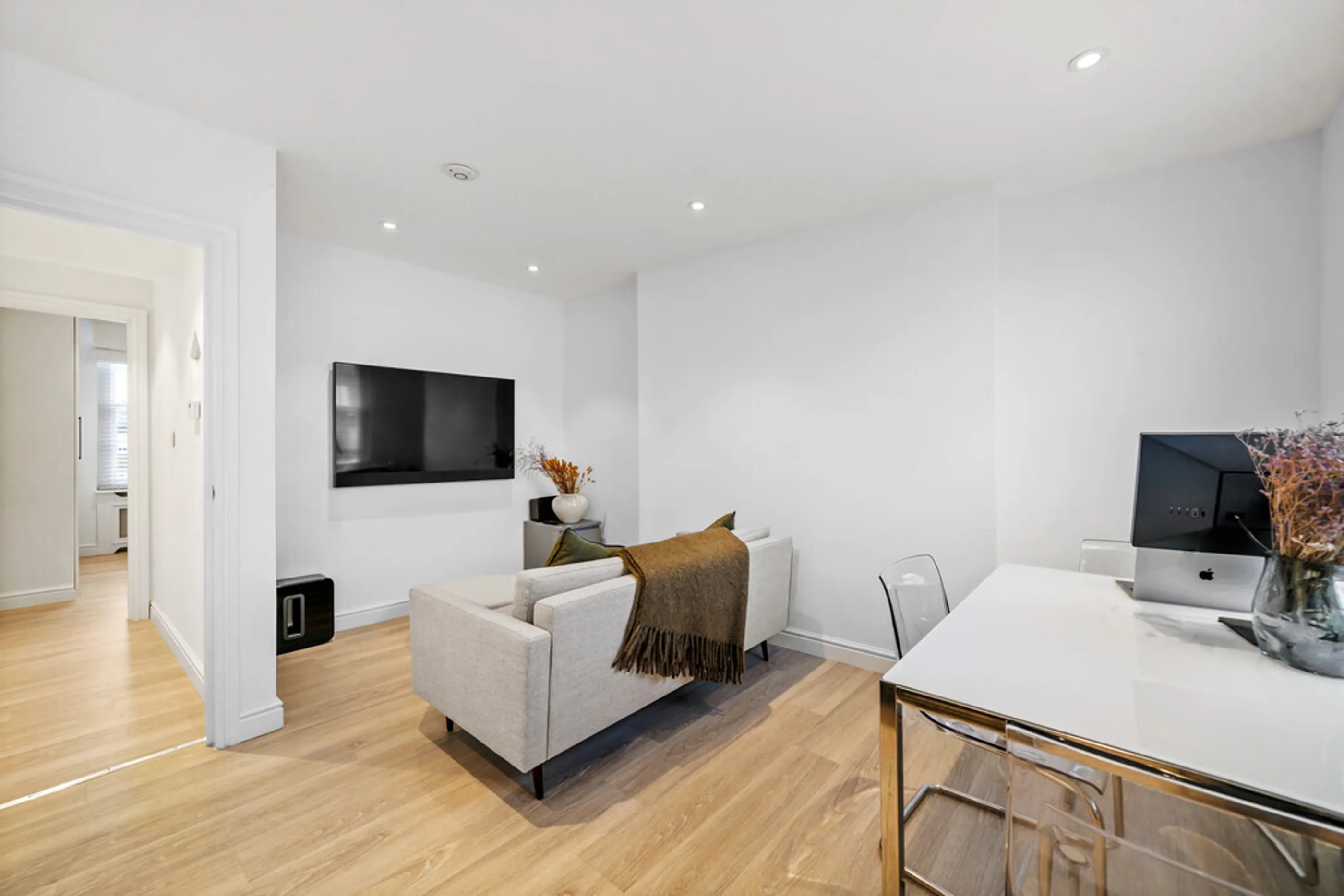 Flat Regent's Park Road in Greater London