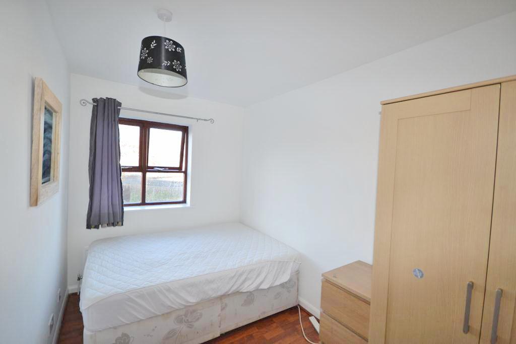 Room Grace Avenue in Milton Keynes