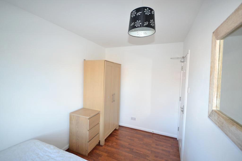 Room Grace Avenue in Milton Keynes