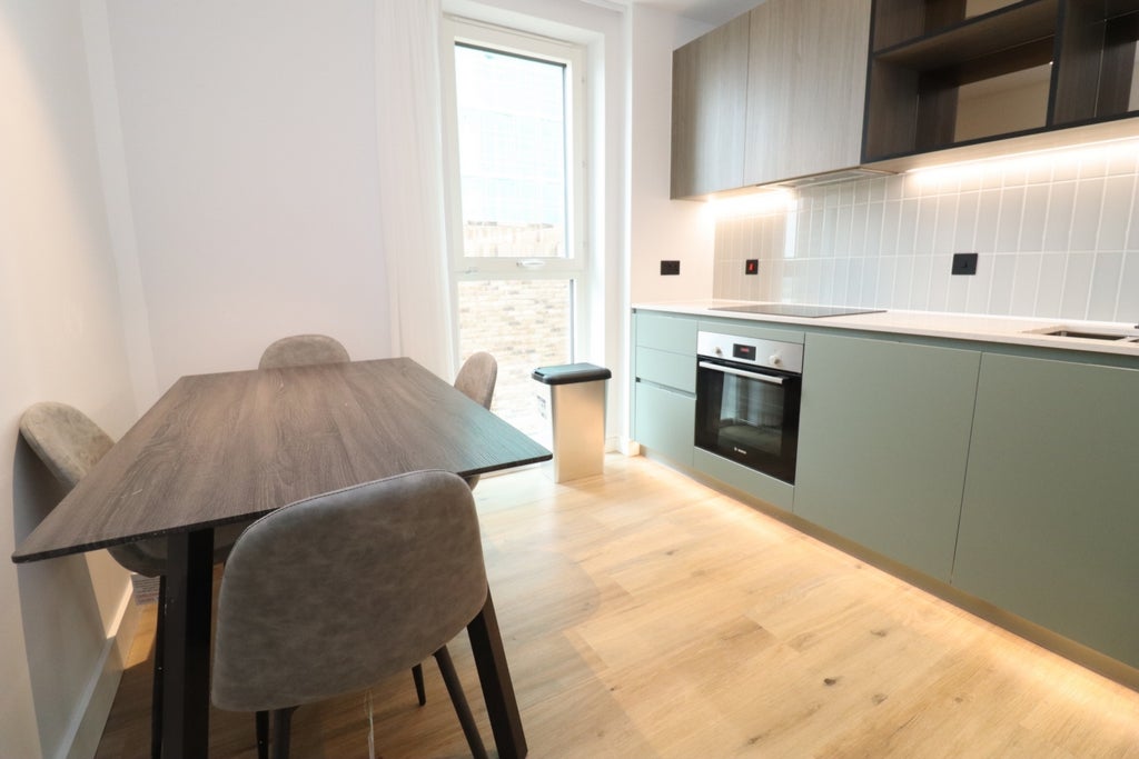 Room Globe Road in Greater London