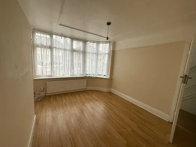 House Bellamy Drive in Greater London