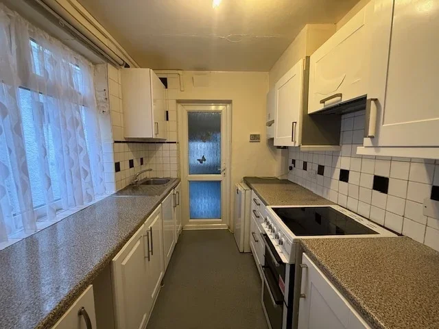 House Bellamy Drive in Greater London