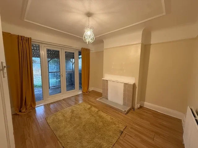 House Bellamy Drive in Greater London