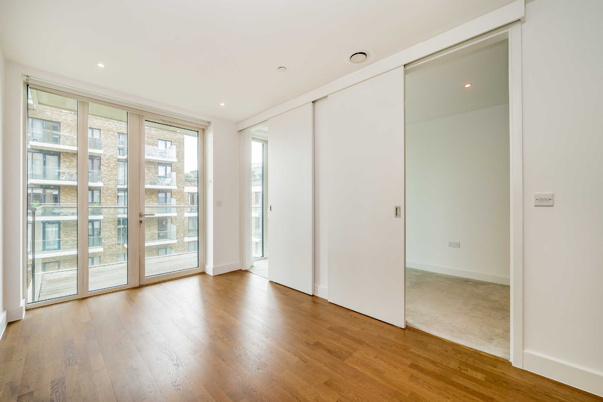Flat Arsenal Way in Greater London