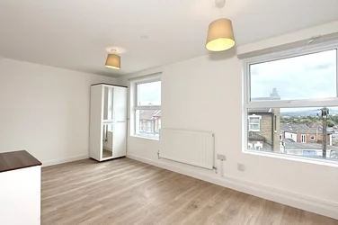 Flat Fransfield Grove in Greater London