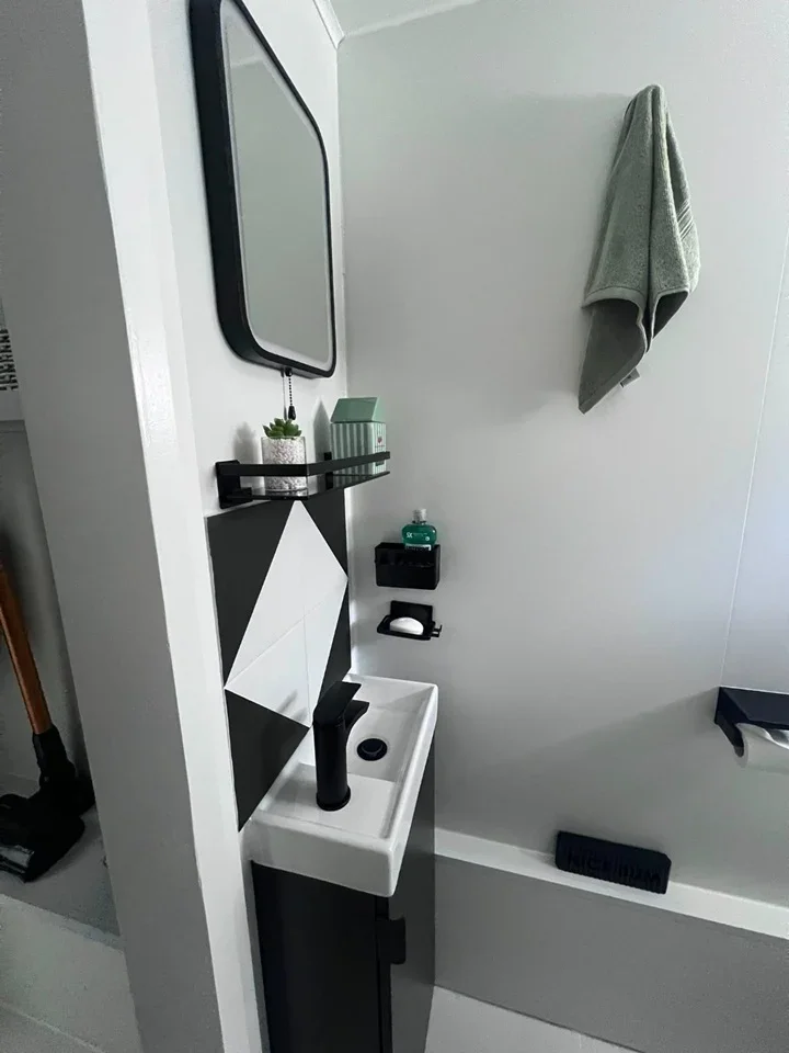 Flat Holstock Road in Greater London