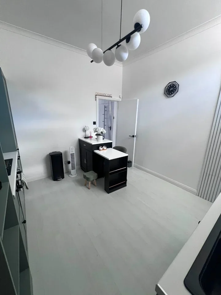 Flat Holstock Road in Greater London