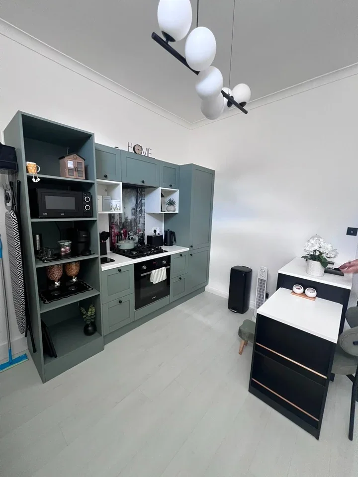 Flat Holstock Road in Greater London