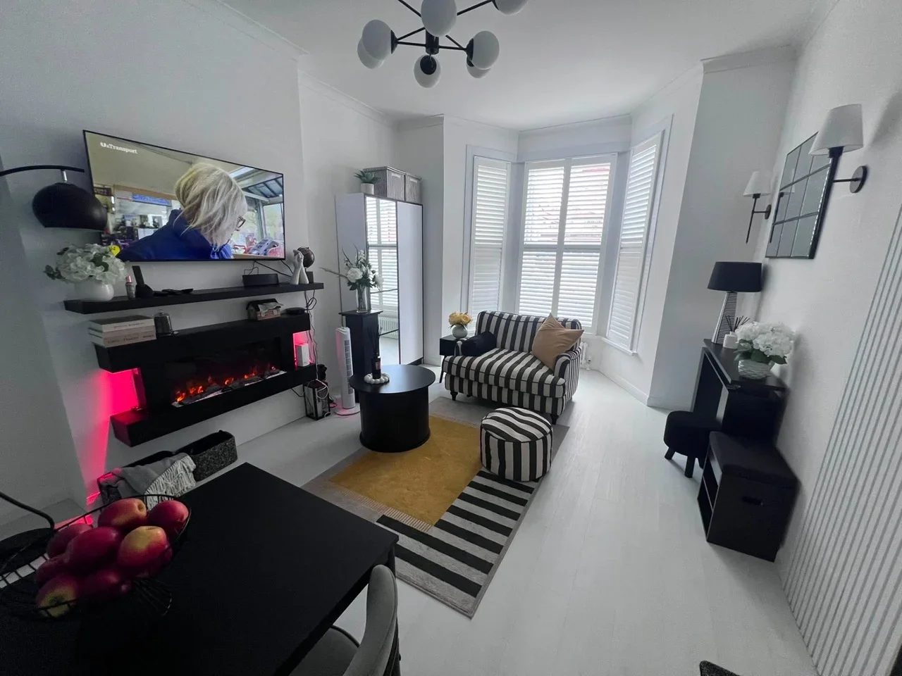 Flat Holstock Road in Greater London