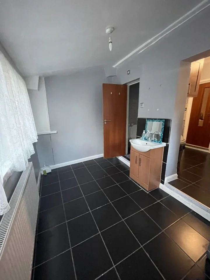 Room Albert Square in Greater London