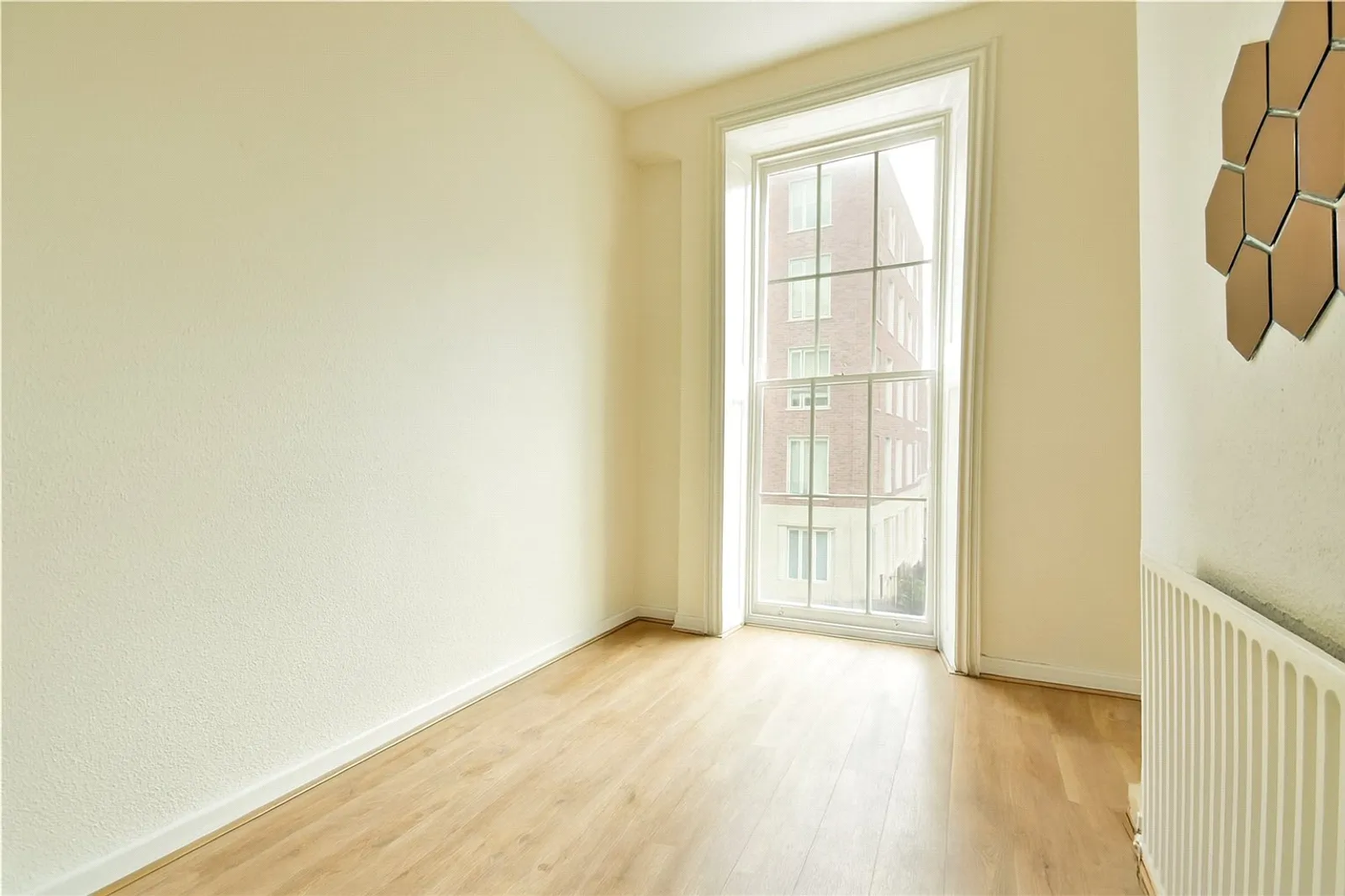 Flat Leigh Street in Greater London